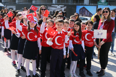 Atatürk Çocuklarına Yakışır Kortej