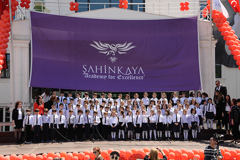 723 Öğrenciyle Muhteşem 23 Nisan Kutlaması