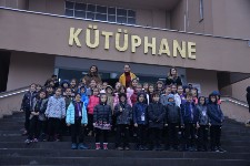 Üniversite Kütüphanesi’nde Bilgiye Yolculuk