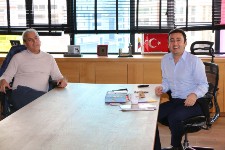 Abbas Güçlü'den Etkileyici Sunum 