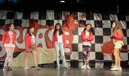    Grease ile Broadway Show
