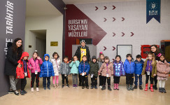 Karagöz ve Hacivat’la Tanıştılar