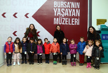 Karagöz ve Hacivat’la Tanıştılar