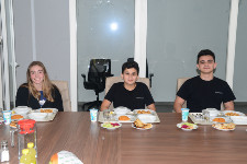 Ödül Alan Öğrencilerle Kutlama Yemeği