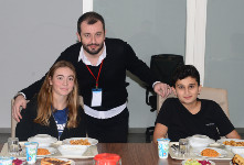 Ödül Alan Öğrencilerle Kutlama Yemeği