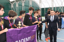 Tenis Turnuvasında İki Kupa Birden!