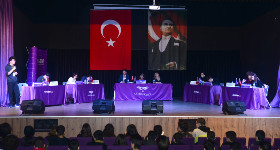 Münazara Turnuvasında Çekişmeli Final