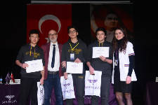 Münazara Turnuvasında Çekişmeli Final