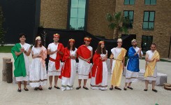 Amfi Tiyatroda 'Antik Kuntik'