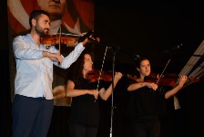 Academy 1418’de Şov Yılı!
